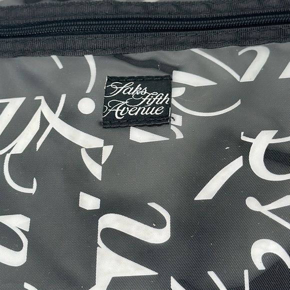 Saks 5th avenue makeup bag - Picture 8 of 10